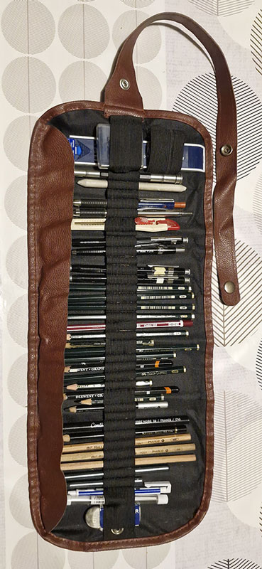 Trousse à crayons dessin déroulée