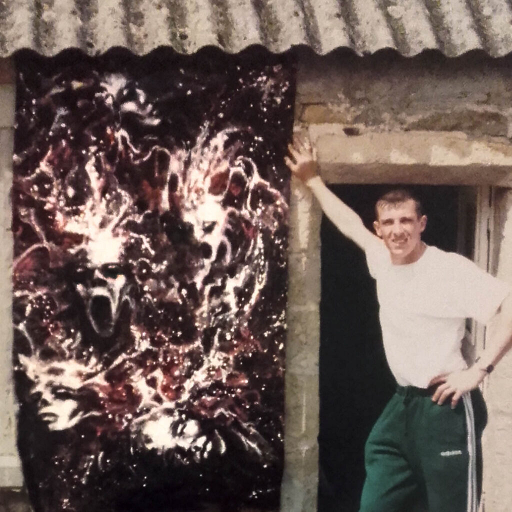 Siger BZH à côté d'une grande peinture -  Huile laque - 1998